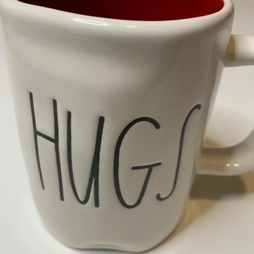 Rae‎ Dunn Hugs Kisses Mug